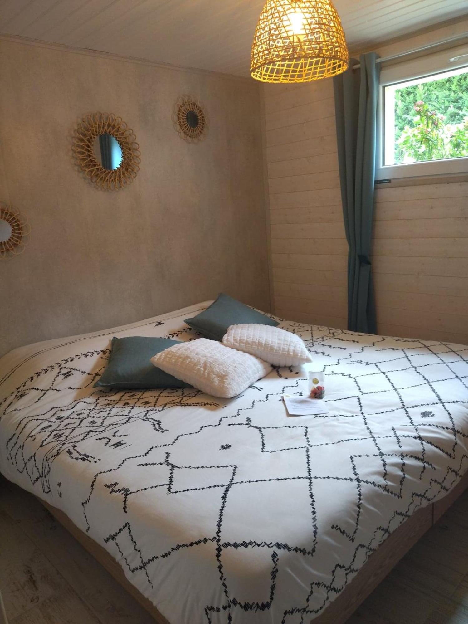 Les Chemins D'ambre Et Thais Homestay *